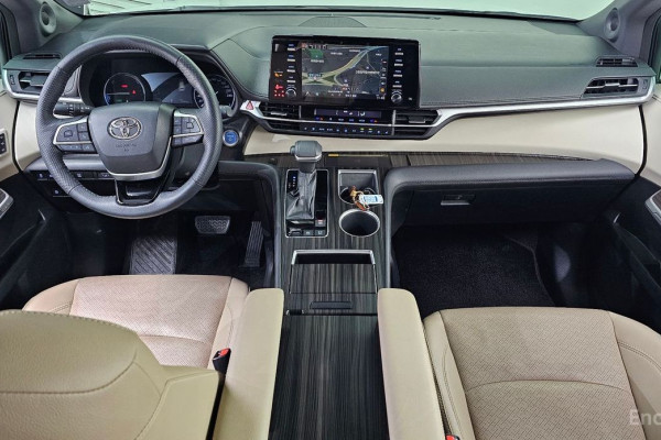 2022 Toyota Sienna с пробегом 27 073 км