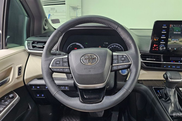 2022 Toyota Sienna с пробегом 27 073 км