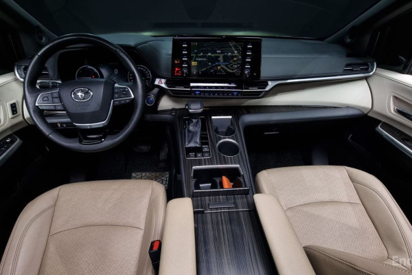 2022 Toyota Sienna с пробегом 72 899 км