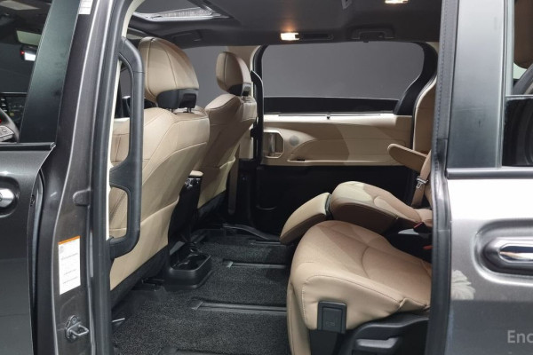 2022 Toyota Sienna с пробегом 72 899 км