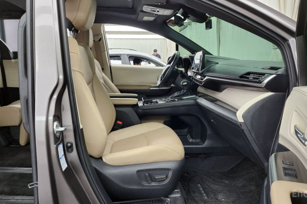 2022 Toyota Sienna с пробегом 25 861 км
