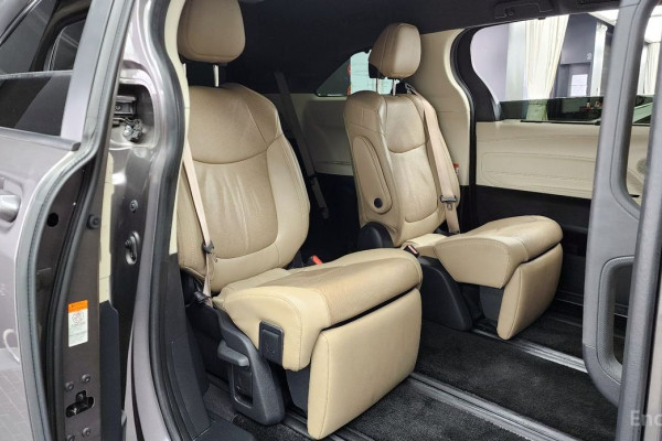 2022 Toyota Sienna с пробегом 25 861 км