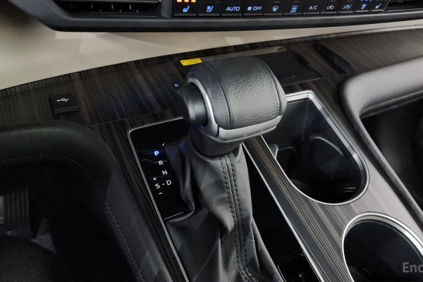 2023 Toyota Sienna с пробегом 27 963 км