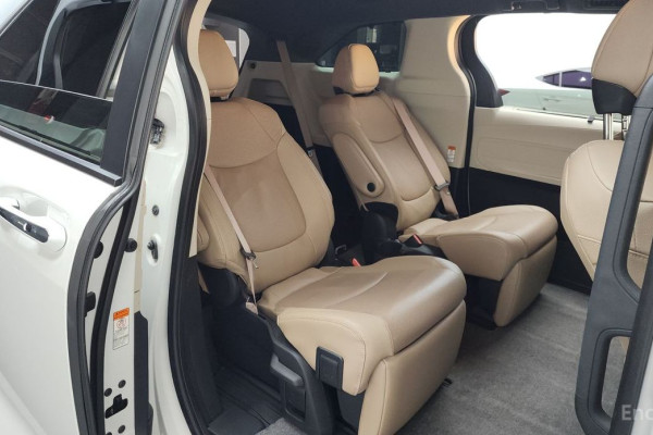 2023 Toyota Sienna с пробегом 27 963 км