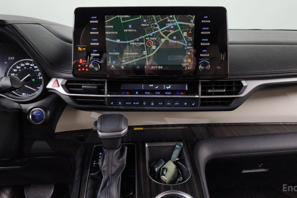 2023 Toyota Sienna с пробегом 25 586 км