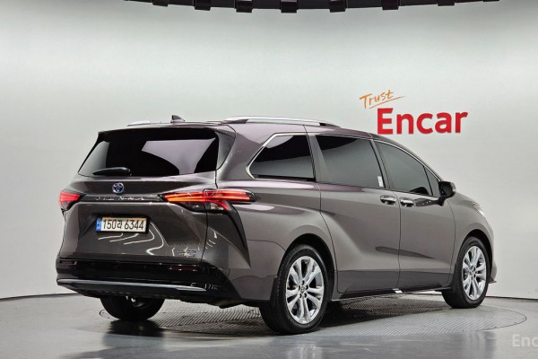 2022 Toyota Sienna с пробегом 32 611 км