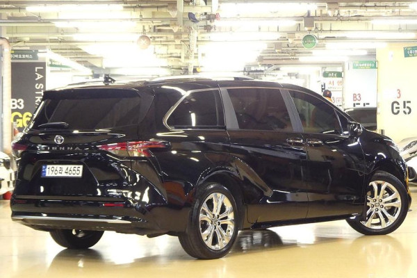 2023 Toyota Sienna с пробегом 30 331 км