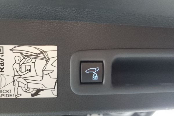 2023 Toyota Sienna с пробегом 27 963 км