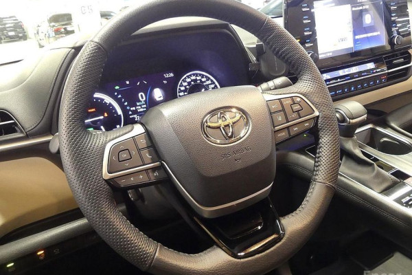 2023 Toyota Sienna с пробегом 30 331 км