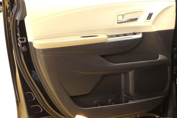 2023 Toyota Sienna с пробегом 30 331 км