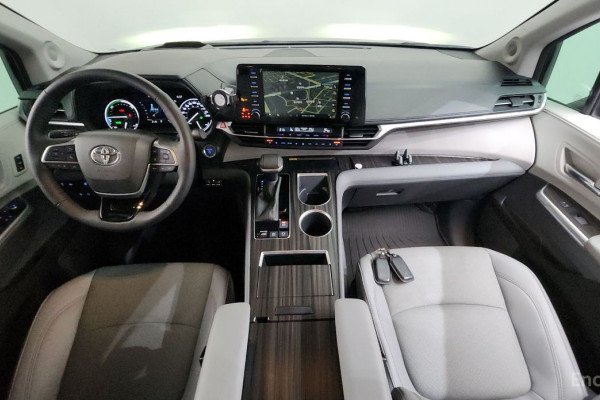 2022 Toyota Sienna с пробегом 10 397 км