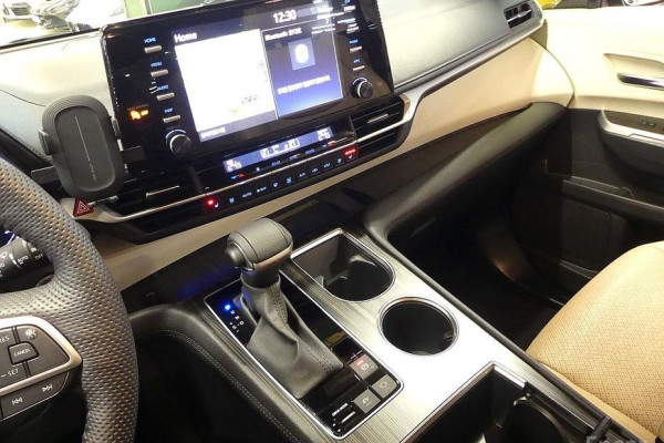 2023 Toyota Sienna с пробегом 30 331 км