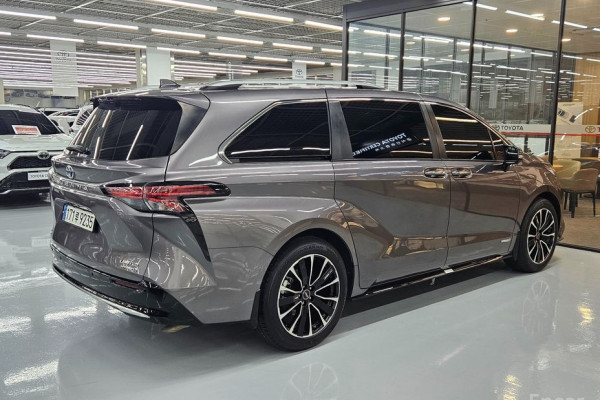 2021 Toyota Sienna с пробегом 96 198 км