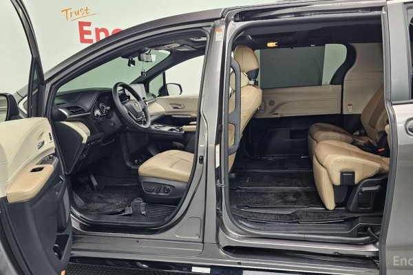 2022 Toyota Sienna с пробегом 32 611 км