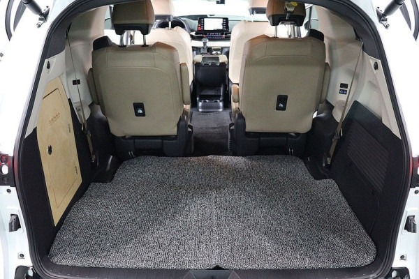 2023 Toyota Sienna с пробегом 33 945 км