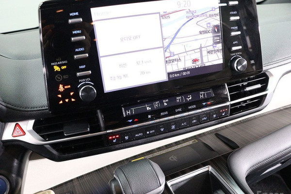 2023 Toyota Sienna с пробегом 33 945 км