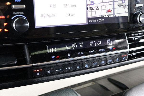 2023 Toyota Sienna с пробегом 33 945 км