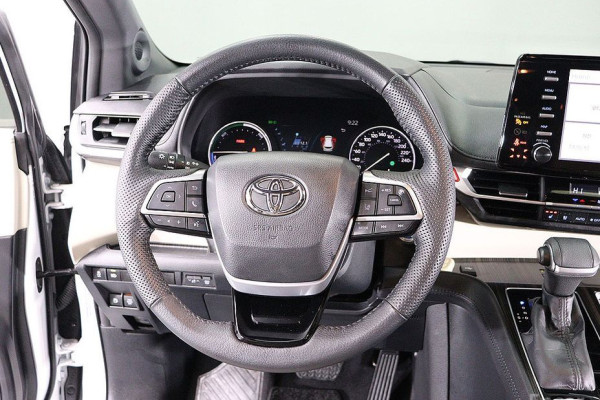 2023 Toyota Sienna с пробегом 33 945 км