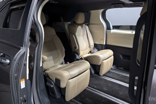 2022 Toyota Sienna с пробегом 83 568 км