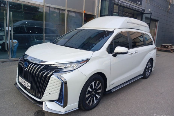 2021 Toyota Sienna с пробегом 70 000 км