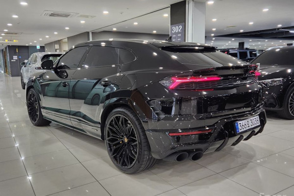 2025 Lamborghini Urus с пробегом 58 км