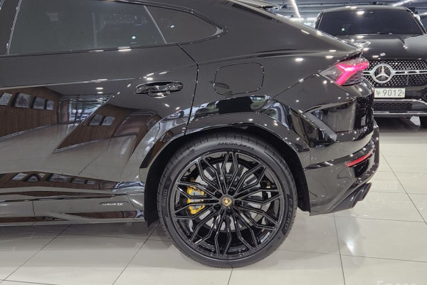 2025 Lamborghini Urus с пробегом 58 км