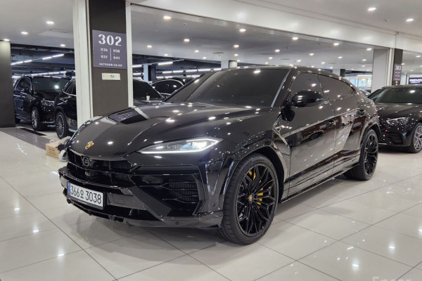 2025 Lamborghini Urus с пробегом 58 км