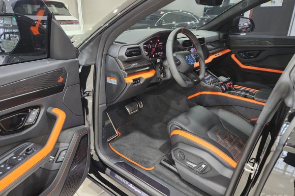 2025 Lamborghini Urus с пробегом 58 км