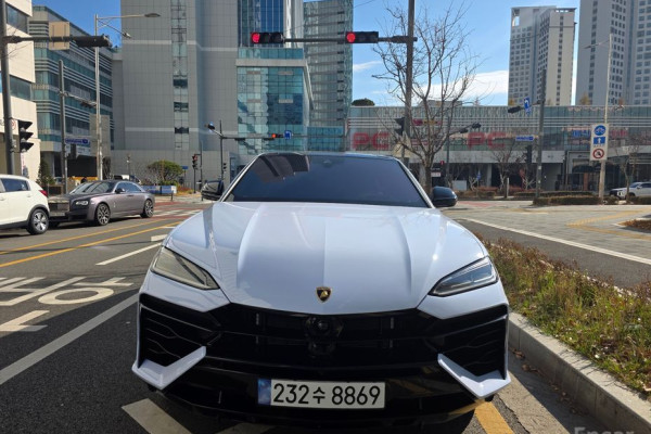 2025 Lamborghini Urus с пробегом 10 км