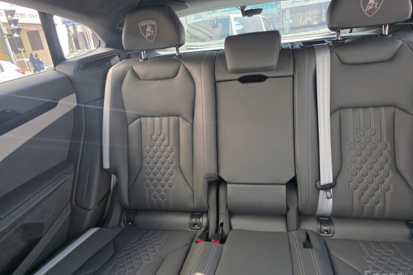 2025 Lamborghini Urus с пробегом 10 км