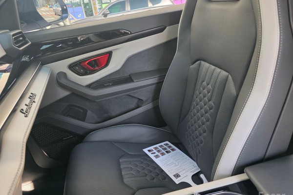 2025 Lamborghini Urus с пробегом 10 км