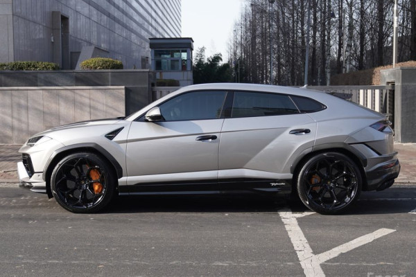 2024 Lamborghini Urus с пробегом 940 км