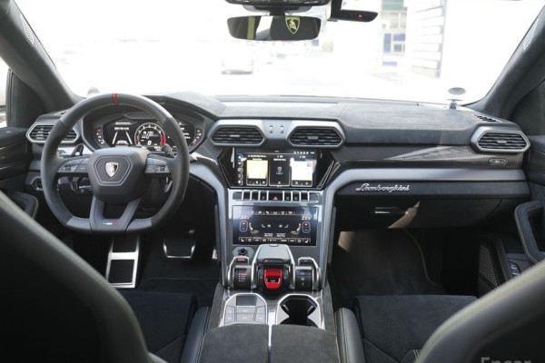 2024 Lamborghini Urus с пробегом 940 км