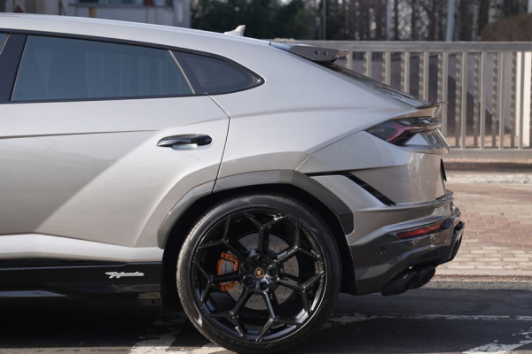 2024 Lamborghini Urus с пробегом 940 км