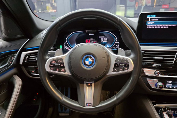 2022 BMW 5 серии с пробегом 124 898 км