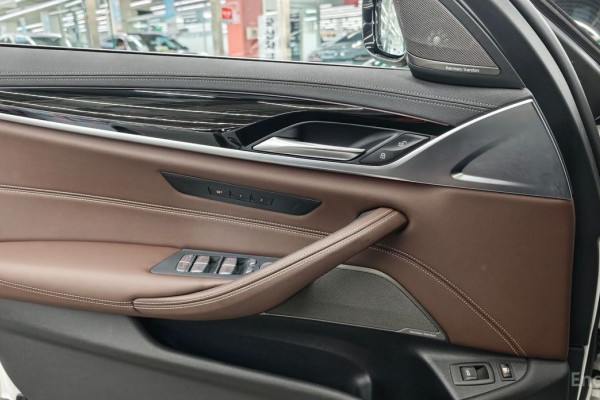 2022 BMW 5 серии с пробегом 34 690 км