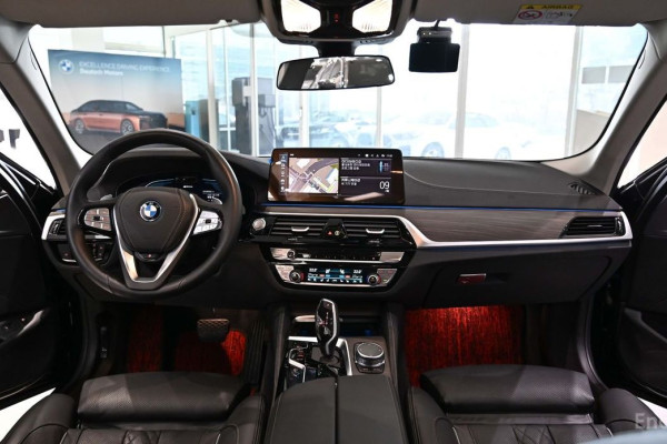 2022 BMW 5 серии с пробегом 9 139 км