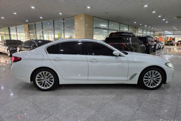 2023 BMW 5 серии с пробегом 75 763 км