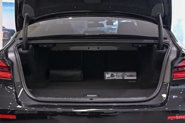 2022 BMW 5 серии с пробегом 9 139 км