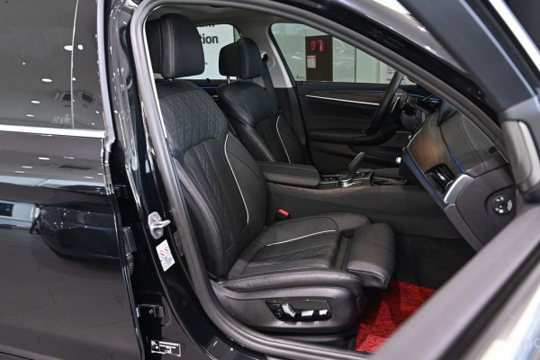 2022 BMW 5 серии с пробегом 9 139 км