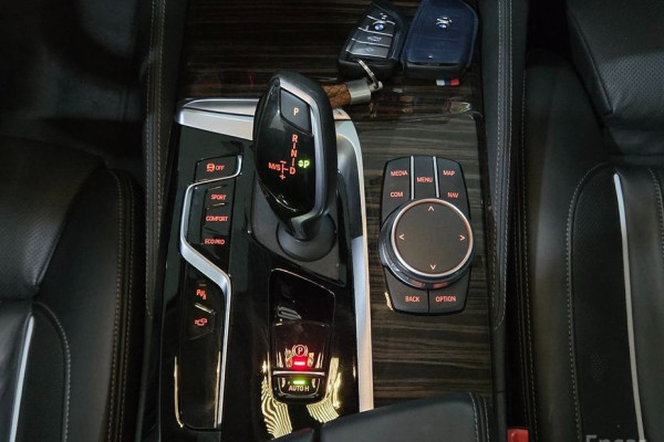 2023 BMW 5 серии с пробегом 75 763 км