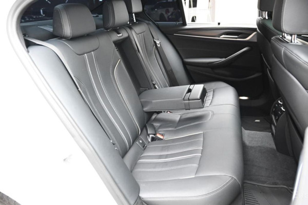 2022 BMW 5 серии с пробегом 24 514 км