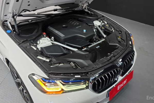 2022 BMW 5 серии с пробегом 42 971 км