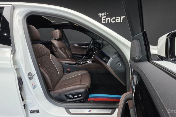 2022 BMW 5 серии с пробегом 42 971 км