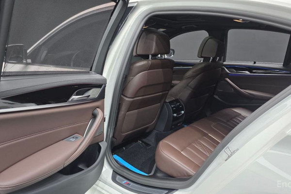 2022 BMW 5 серии с пробегом 42 971 км