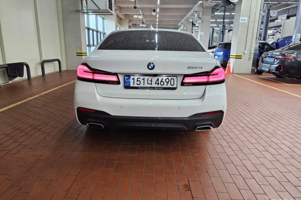 2022 BMW 5 серии с пробегом 24 276 км