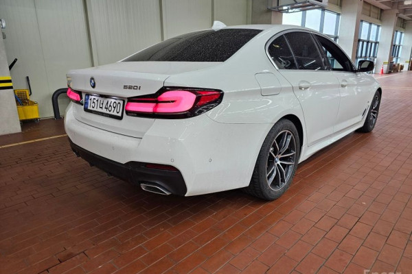 2022 BMW 5 серии с пробегом 24 276 км
