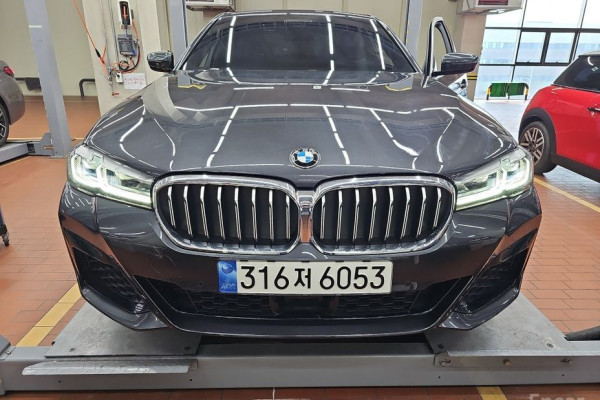 2022 BMW 5 серии с пробегом 13 306 км