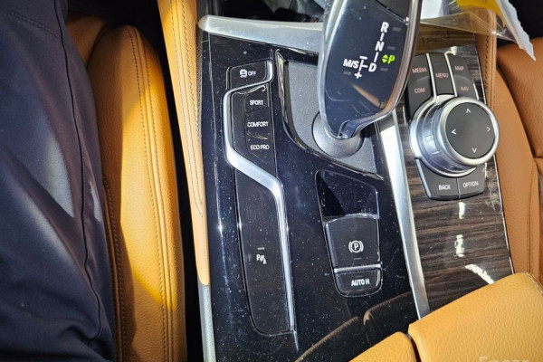 2022 BMW 5 серии с пробегом 24 276 км