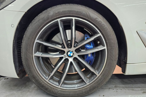 2022 BMW 5 серии с пробегом 24 276 км